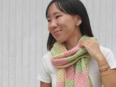 How to: Crochet an Easy Granny Scarf!