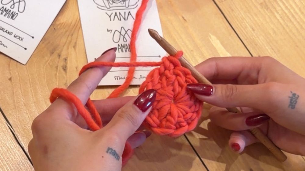 Who can knit with chunky yarns?