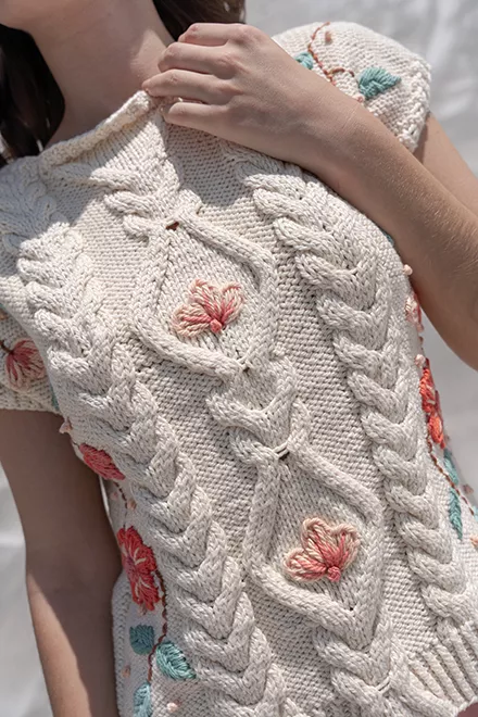 LOLA EMBROIDERED TOP