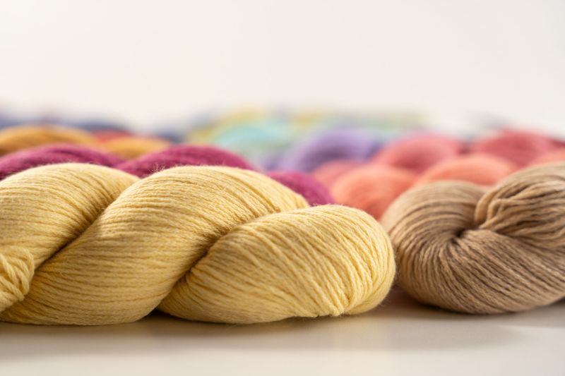 ¿Por qué la fibra de alpaca es una de las favoritas para los tejedores?