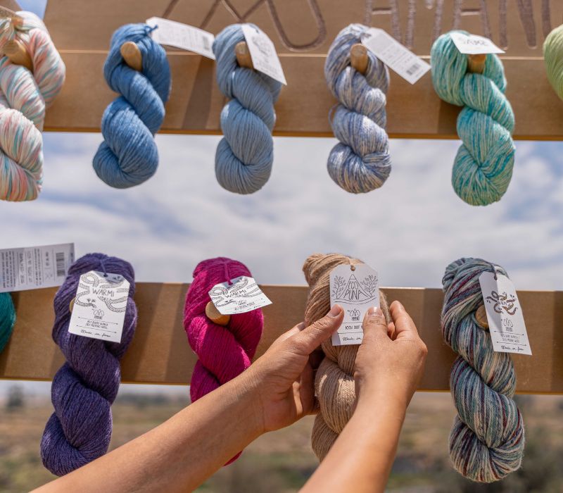Lanaterapia: cómo tejer con alpaca y merino transforma tu bienestar